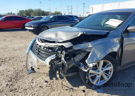 2013 Nissan Altima 2.5 Sv z USA, uszkodzony, nr VIN 1N4AL3AP5DC106091